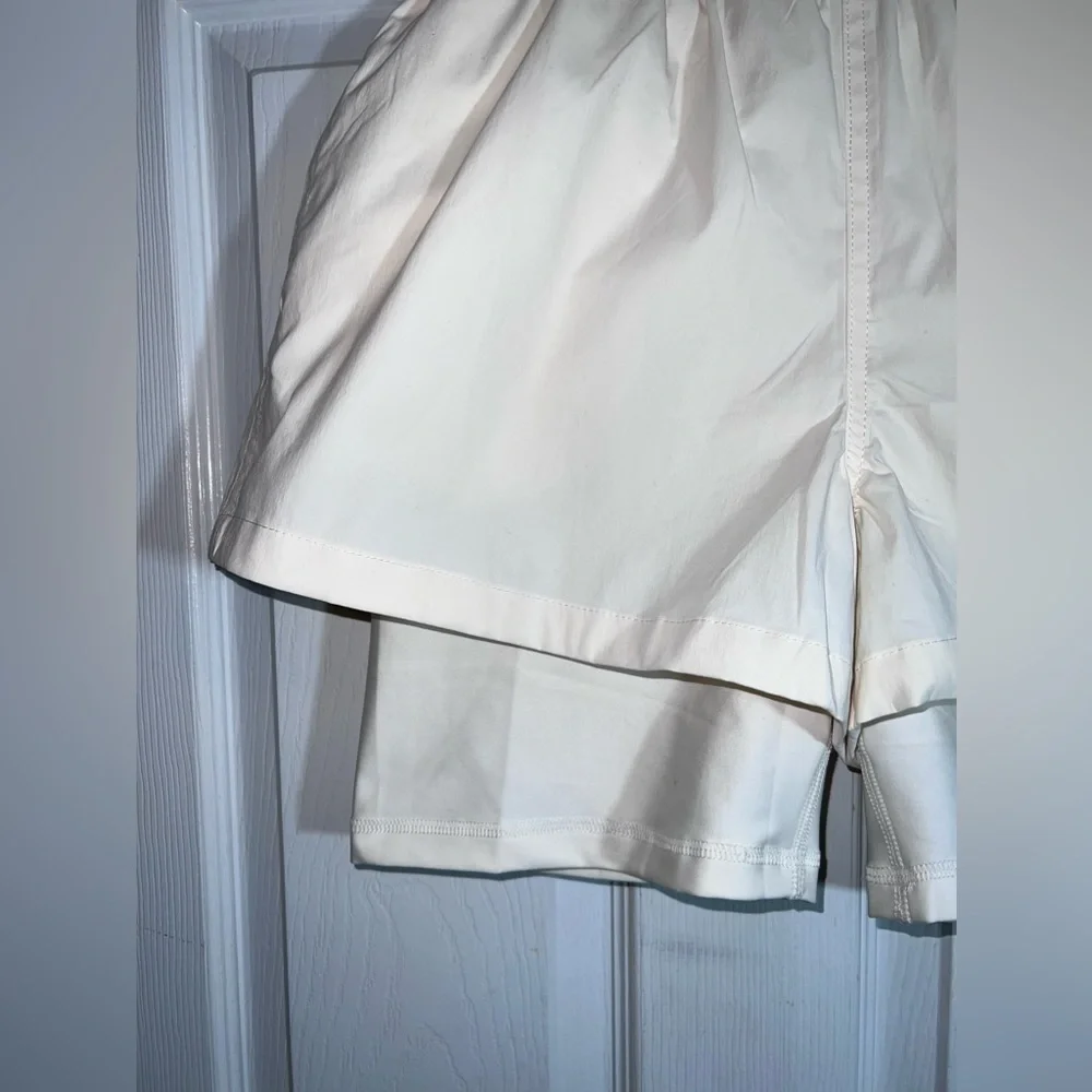 WEWOREWHAT Windbreaker Hi Waist Biker Shorts Off-White Size M